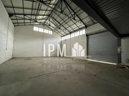 Flex in Peyrolles-en-Provence for lease - Interior Photo - Image 2 of 5