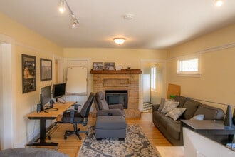 1027 Alma St, Palo Alto, CA for lease Interior Photo- Image 2 of 6