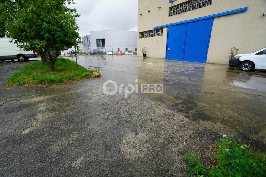 Flex in Dijon for lease - Building Photo - Image 3 of 6