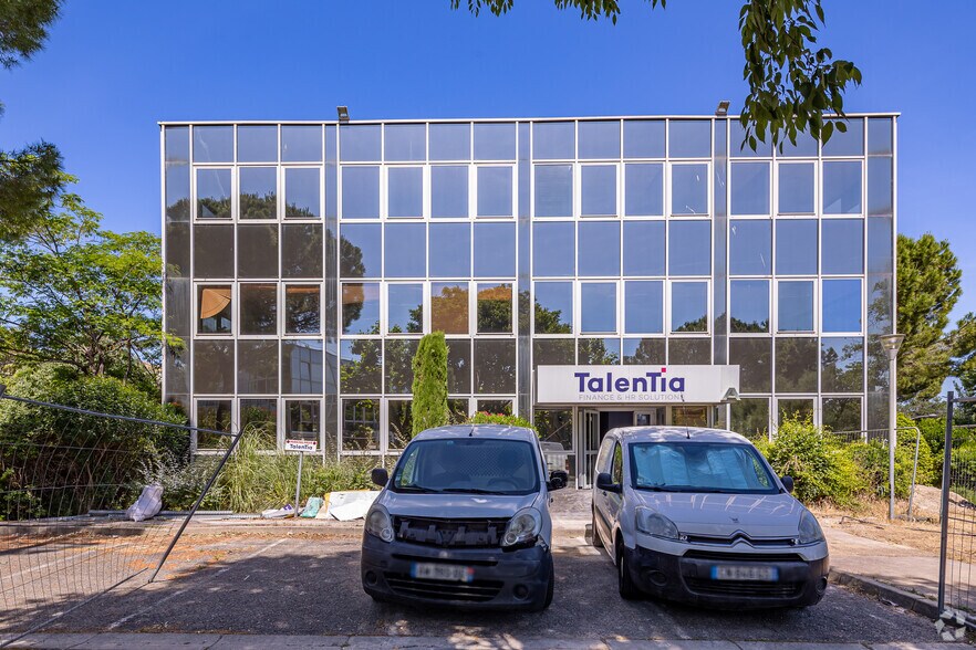 Retail in Marseille for lease - Building Photo - Image 2 of 3