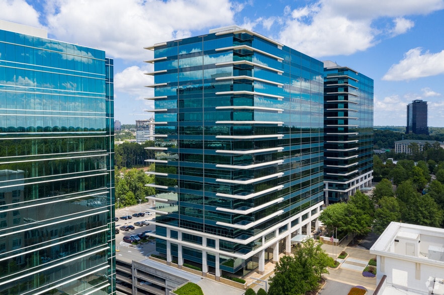 3003 Summit Blvd, Atlanta, GA à louer - Photo du bâtiment - Image 1 de 18