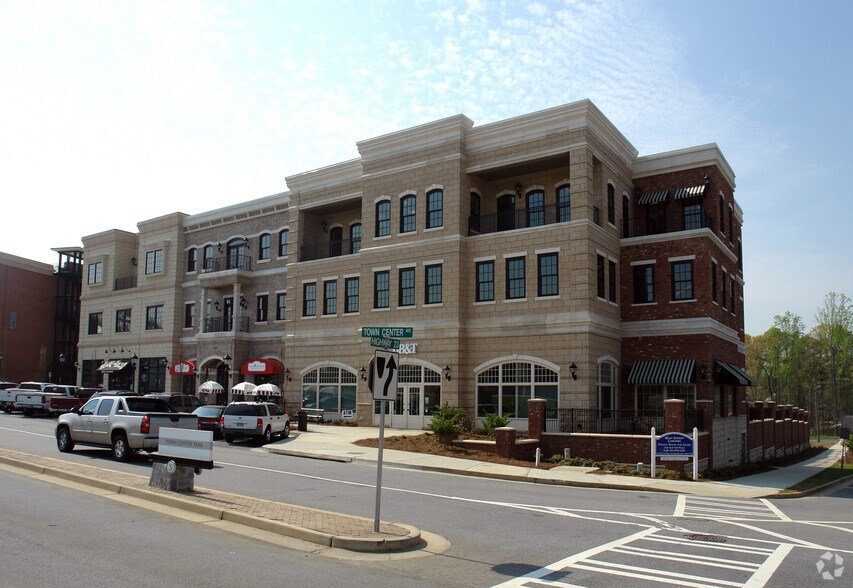 350 Town Center Ave, Suwanee, GA à louer - Photo du bâtiment - Image 2 de 18