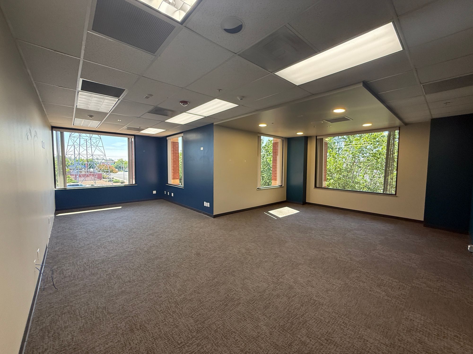 2195 Larkspur Ln, Redding, CA à vendre Photo intérieure- Image 1 de 3