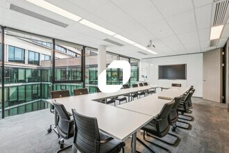 Office in Paris for lease Interior Photo- Image 1 of 17