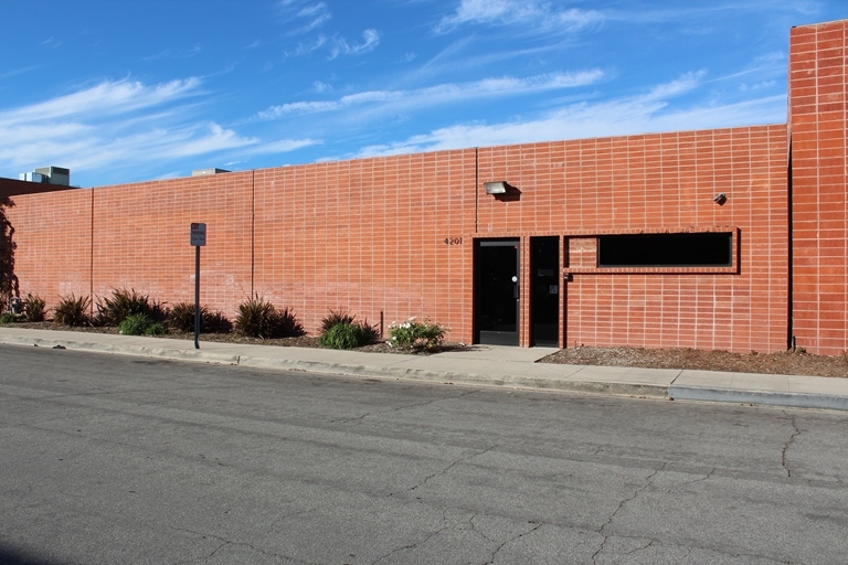 4201 W Vanowen Pl, Burbank, CA for lease - Primary Photo - Image 1 of 8