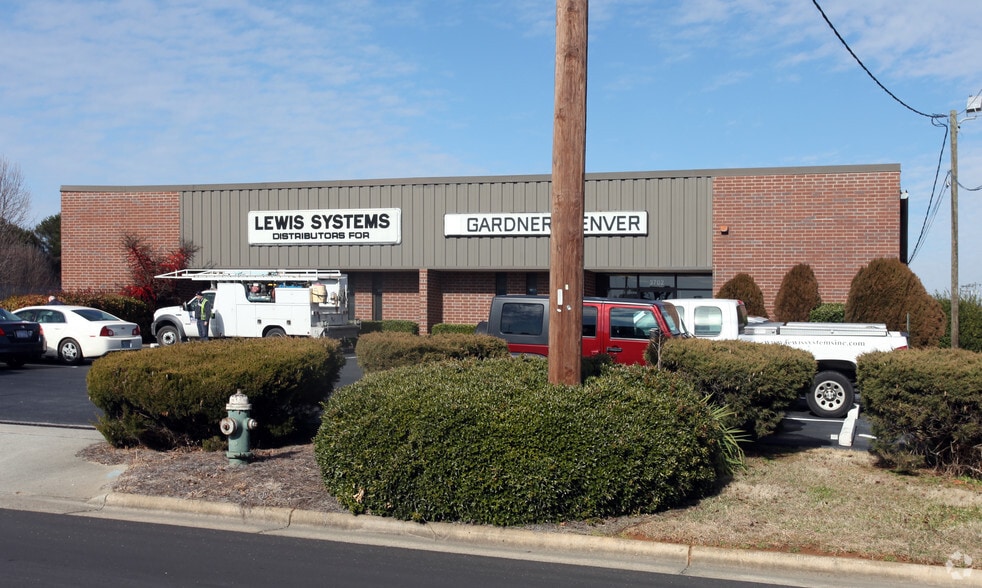 3702 Boren Dr, Greensboro, NC for lease - Building Photo - Image 2 of 3