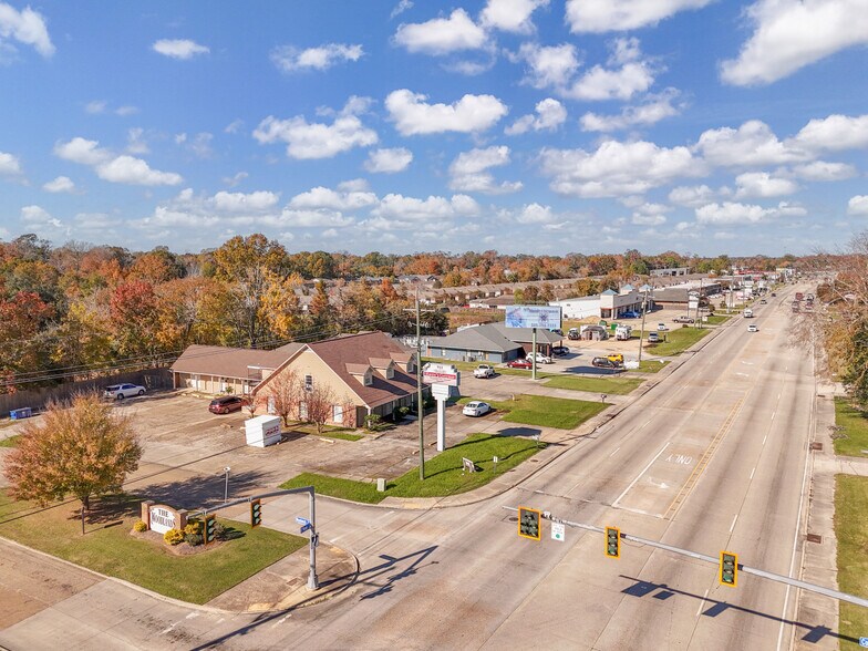 952 Oneal Ln, Baton Rouge, LA à louer - Photo du bâtiment - Image 2 de 10