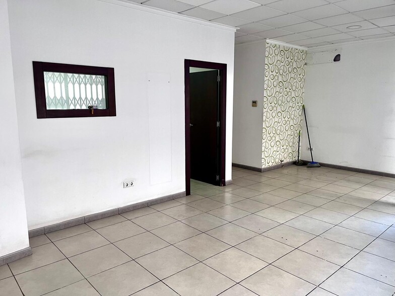 Retail in Elche, Alicante for lease - Building Photo - Image 2 of 14