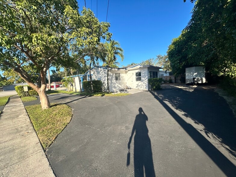 5820 Sheridan St, Hollywood, FL à louer - Photo du bâtiment - Image 3 de 9