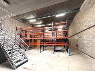 Plus de détails pour 300 Avenue Des Mattes, La Ciotat - Local d'activités à louer