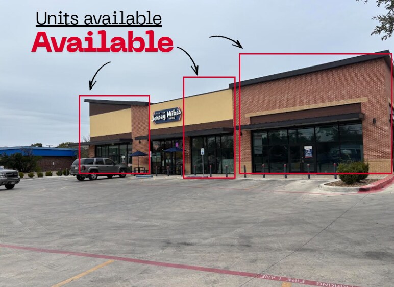 704 Junction Hwy, Kerrville, TX à louer - Photo du bâtiment - Image 2 de 3