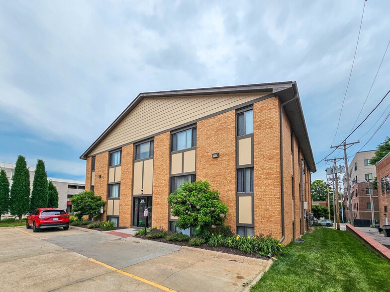 218 S 38th St, Omaha, NE for sale - Building Photo - Image 2 of 9