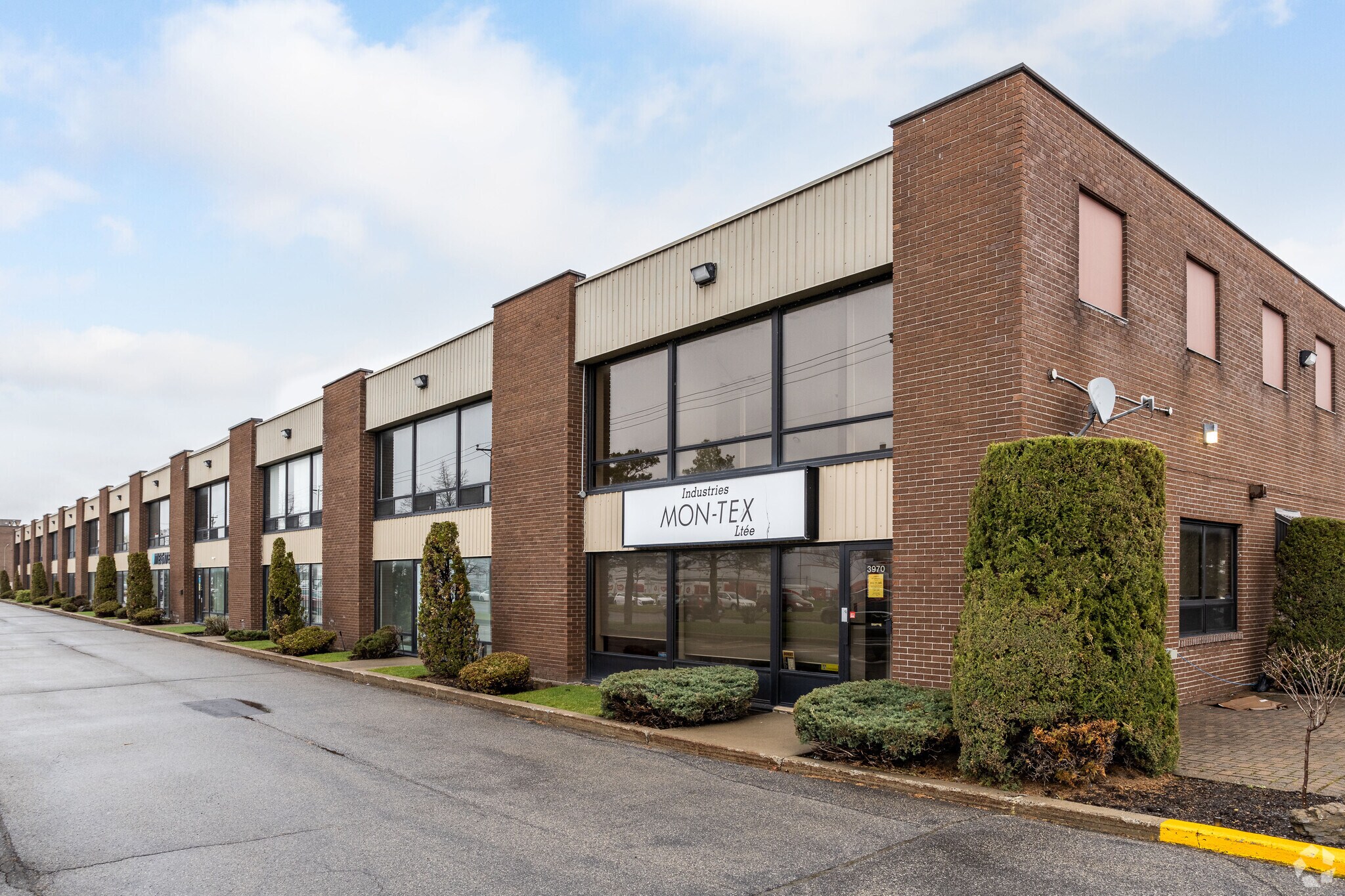 3870-3970 Rue Griffith, Saint-Laurent, QC à vendre Photo du bâtiment- Image 1 de 1