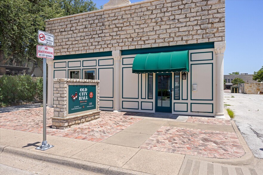 111 S Houston St, Granbury, TX à vendre - Photo du bâtiment - Image 2 de 50