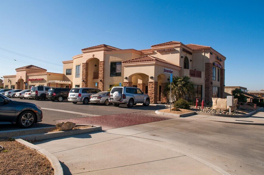 19195 Outer Hwy 18, Apple Valley, CA for lease - Building Photo - Image 1 of 3