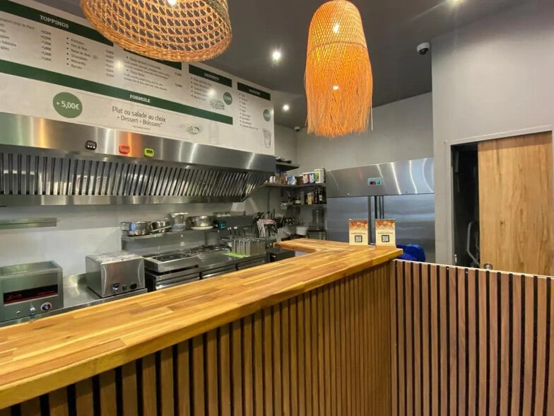 Retail in Paris for lease - Interior Photo - Image 3 of 5