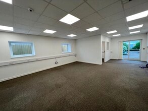 Howard Way, Newport Pagnell for lease Interior Photo- Image 1 of 1