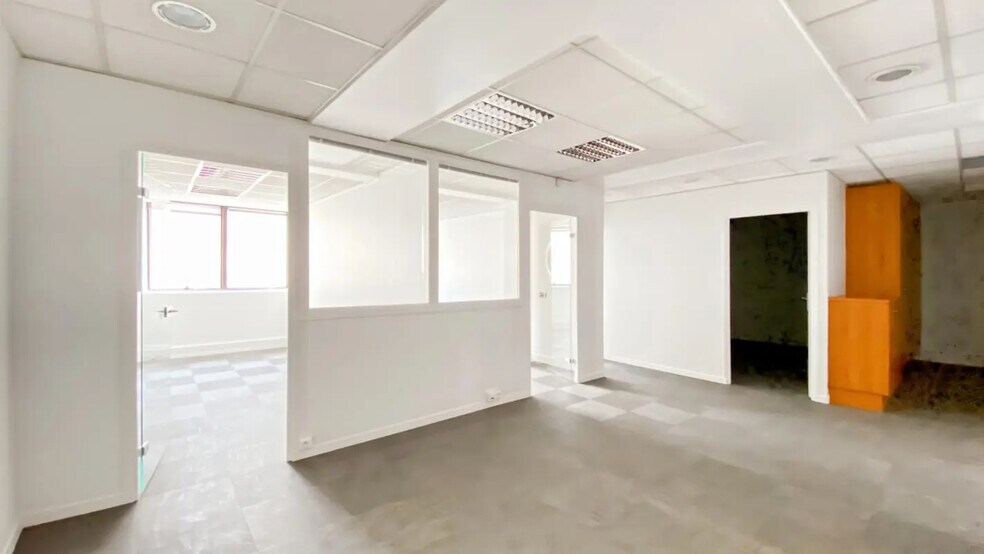 Office in Levallois-Perret for lease - Building Photo - Image 2 of 6