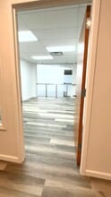 220 Davidson Ave, Somerset, NJ à louer - Vidéo sur l’inscription commerciale