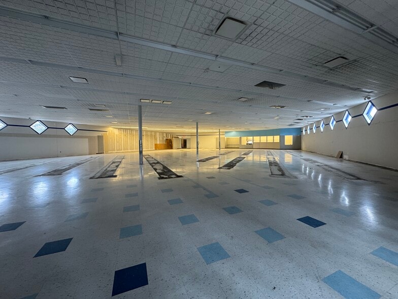 1313 N Wood Ave, Florence, AL à vendre - Photo intérieure - Image 3 de 17