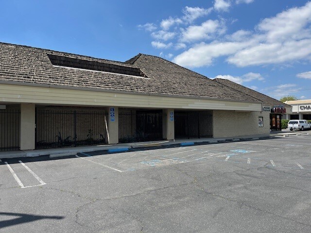 2525 McHenry Ave, Modesto, CA à louer - Photo du bâtiment - Image 1 de 4