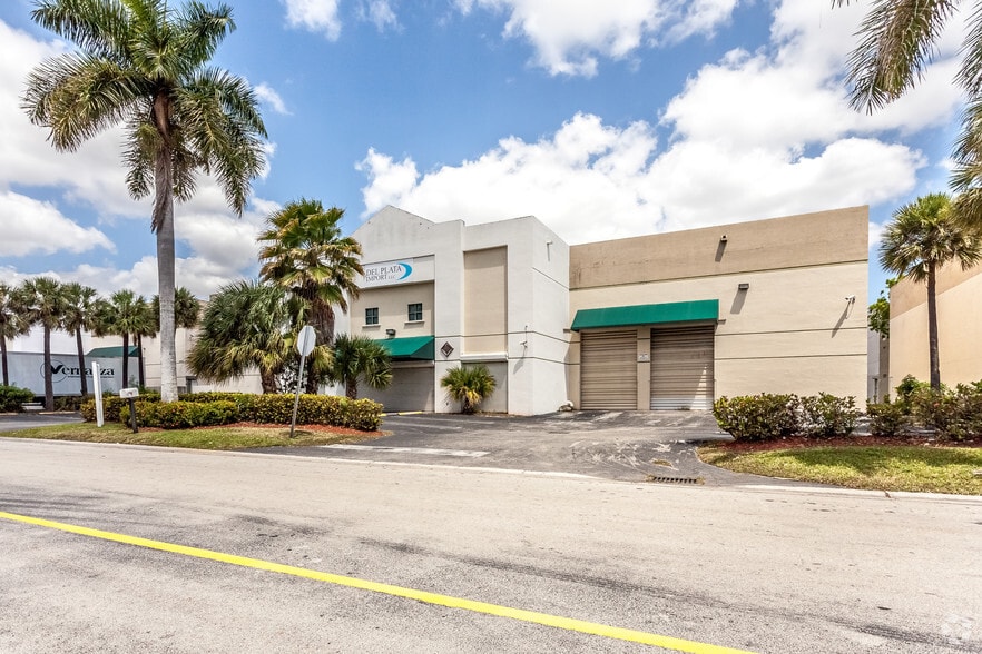 10505 NW 29th Ter, Miami, FL à louer - Photo du bâtiment - Image 1 de 12