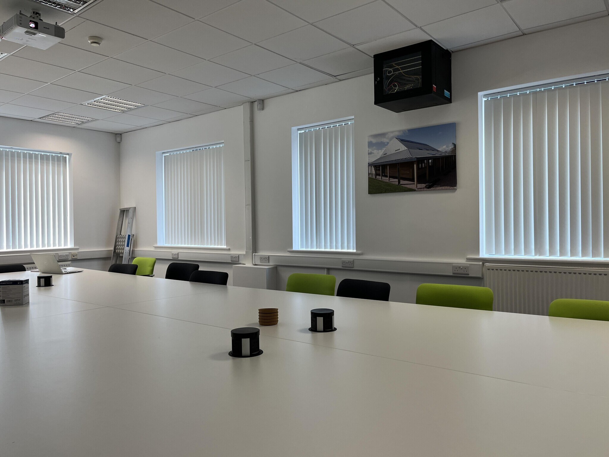 Chequers Clos, Malvern for lease Interior Photo- Image 1 of 3