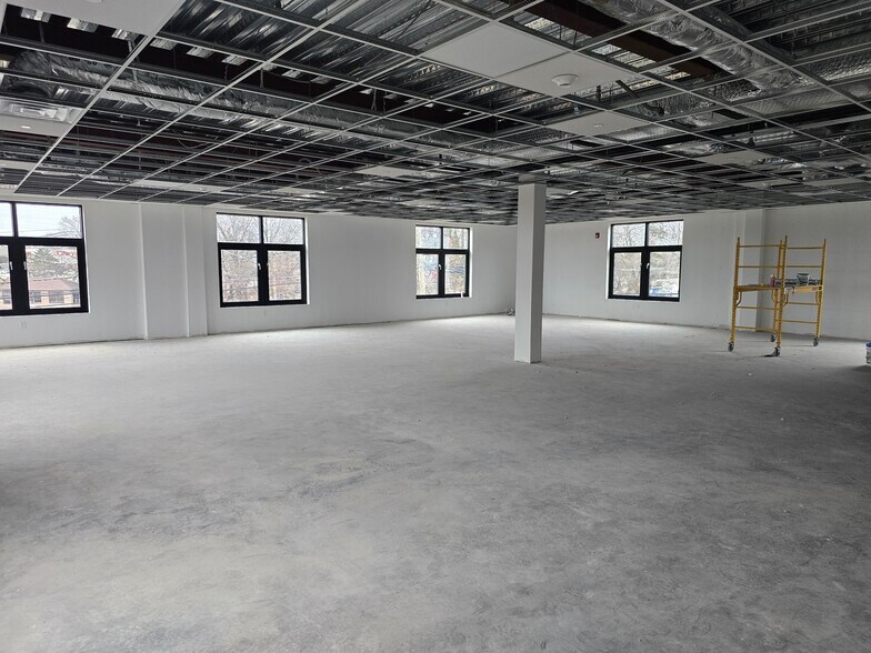 374 Green St, Woodbridge, NJ à louer - Photo du bâtiment - Image 2 de 93