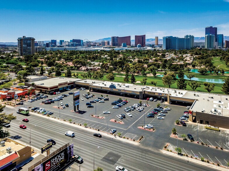 2797 S Maryland Pky, Las Vegas, NV à louer - Photo du bâtiment - Image 2 de 9