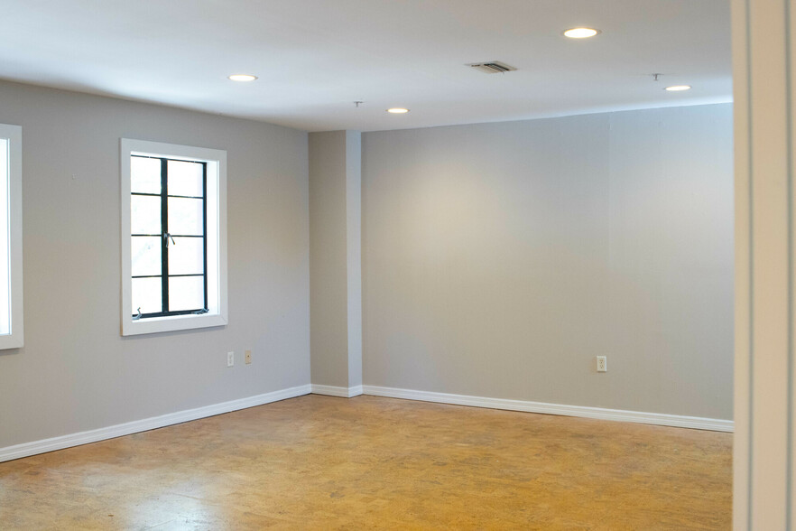 622 1st Ave S, Saint Petersburg, FL for lease - Interior Photo - Image 1 of 3