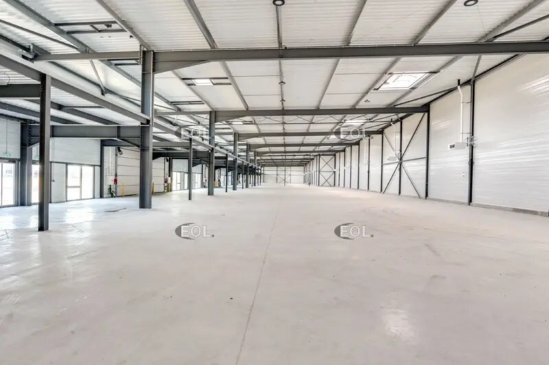 Flex in Le Thillay for lease - Interior Photo - Image 3 of 4