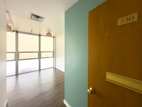 1220-1234 Howard Ave, Burlingame, CA for lease Interior Photo- Image 1 of 7