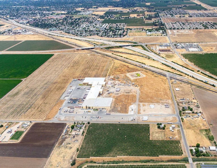 2674 Vassar Ave, Merced, CA à louer - Aérien - Image 2 de 12