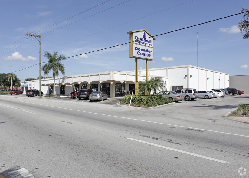 3149 W Hallandale Beach Blvd, Hallandale, FL for lease - Primary Photo - Image 1 of 27