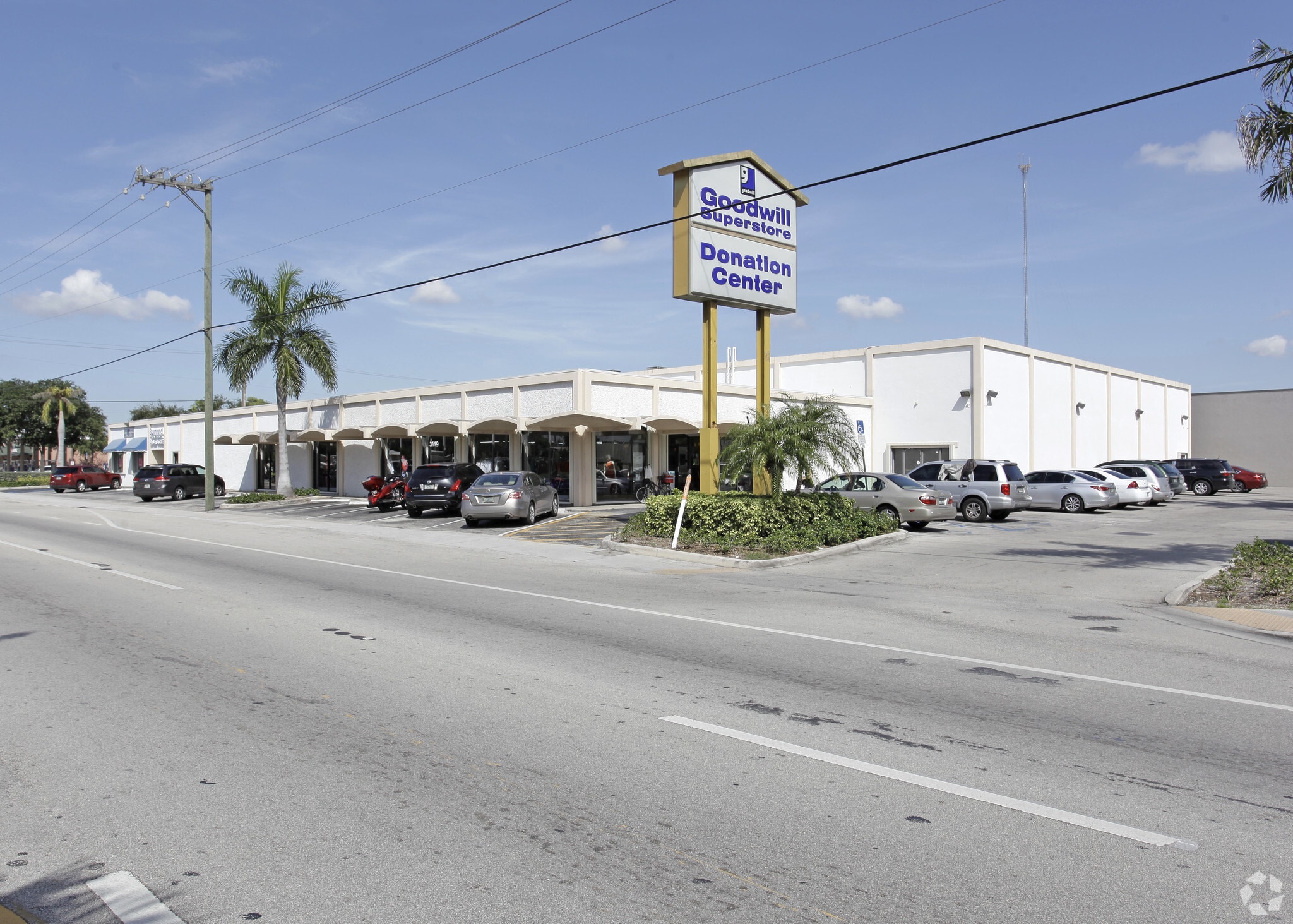 3149 W Hallandale Beach Blvd, Hallandale, FL for lease Primary Photo- Image 1 of 28