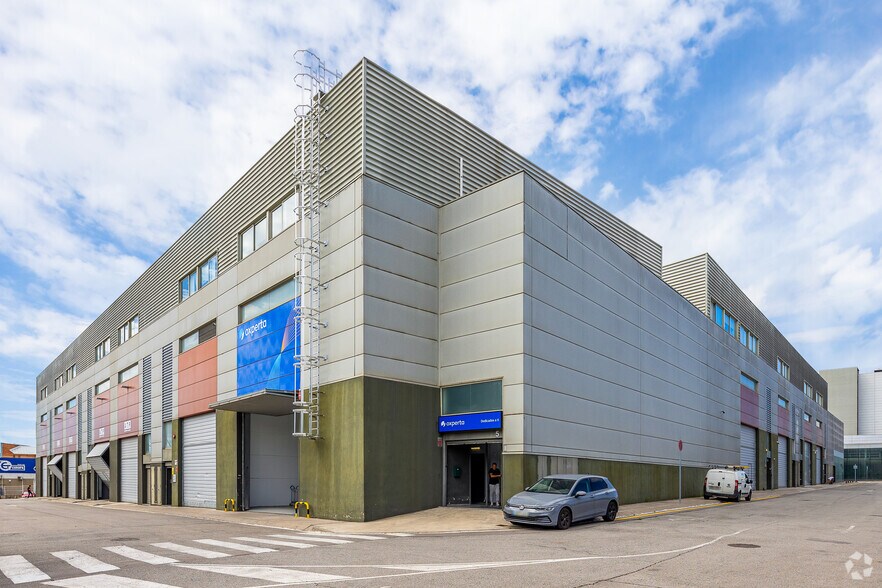 Carrer de Marie Curie, 2, Barberà del Vallès, Barcelona à louer - Photo du bâtiment - Image 2 de 2