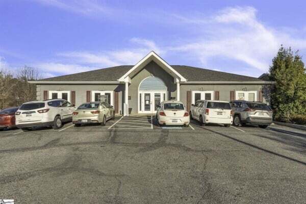 812 W Wade Hampton Blvd, Greer, SC for lease Primary Photo- Image 1 of 30