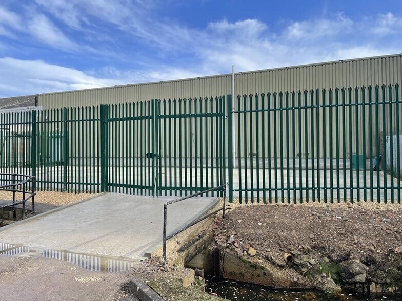 Old Portsmouth Rd, Guildford for lease - Primary Photo - Image 1 of 5