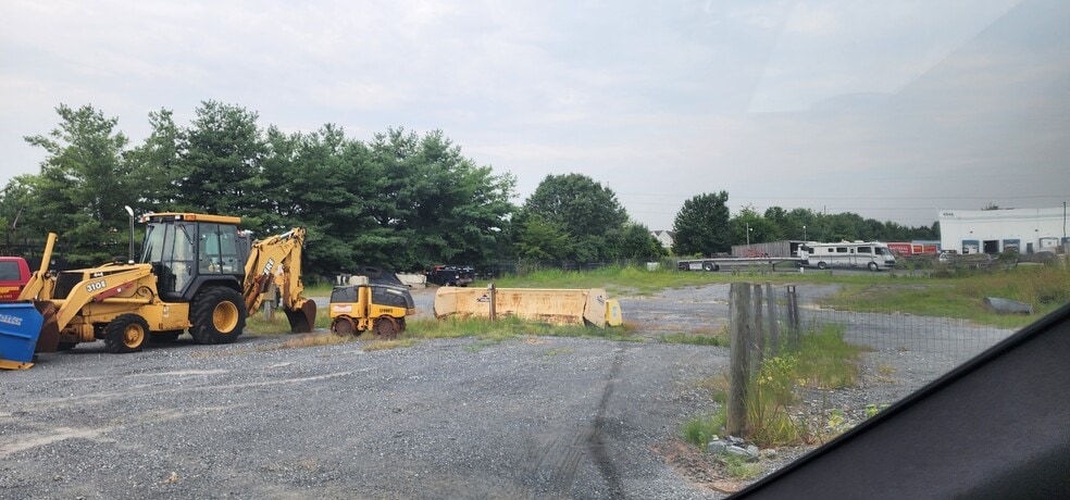 4619 Wedgewood Blvd, Frederick, MD à louer - Photo du bâtiment - Image 2 de 4