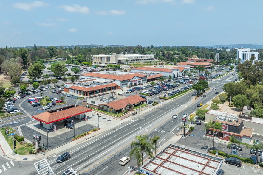 1001-1235 N Harbor Blvd, Fullerton, CA à louer - Aérien - Image 3 de 6