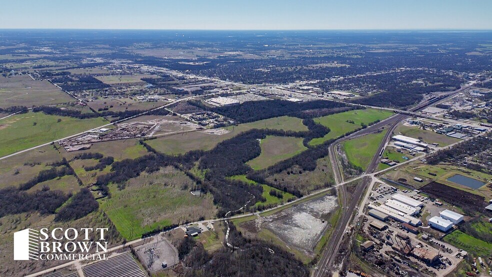 1920 N Weaver St, Gainesville, TX à vendre - Photo du bâtiment - Image 2 de 6