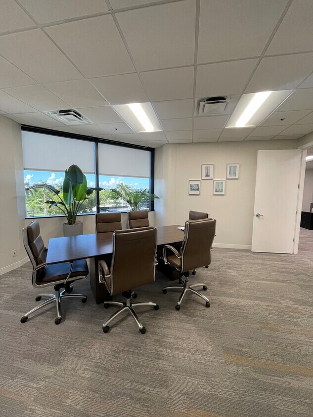 4800 N Federal Hwy, Boca Raton, FL 33431 - Unité D300 - - Photo intérieure - Image 2 of 11