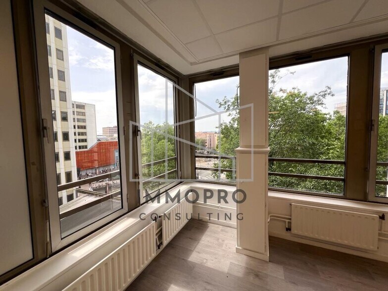 Office in Rouen for lease - Building Photo - Image 3 of 8