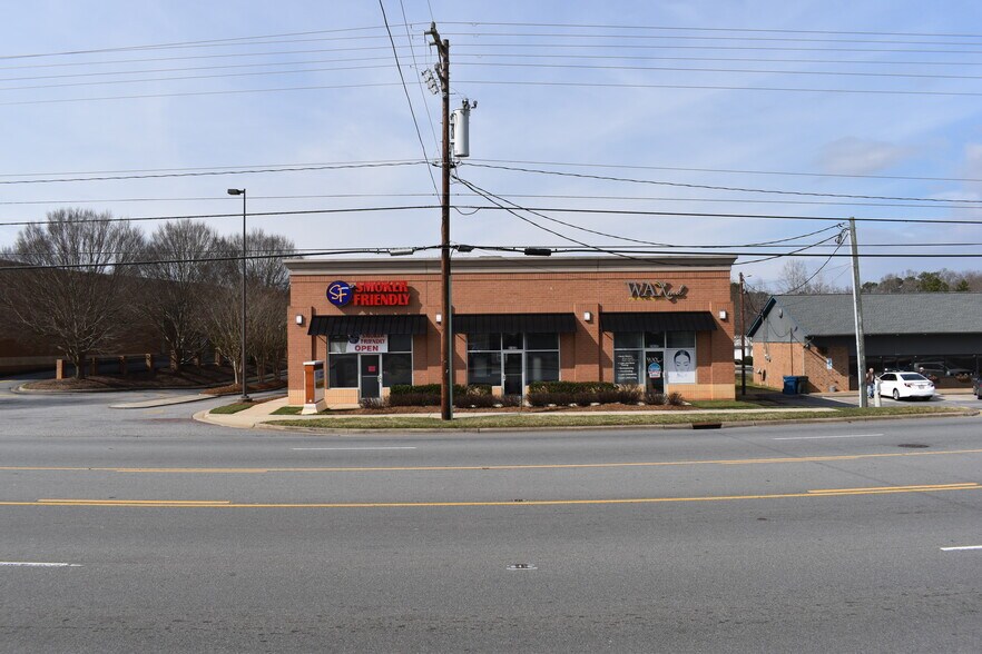 2923 N Center St, Hickory, NC à louer - Photo du bâtiment - Image 2 de 5
