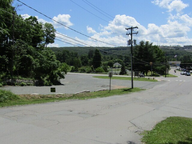 102 Spruce St, Hawley, PA à vendre - Photo du bâtiment - Image 2 de 14