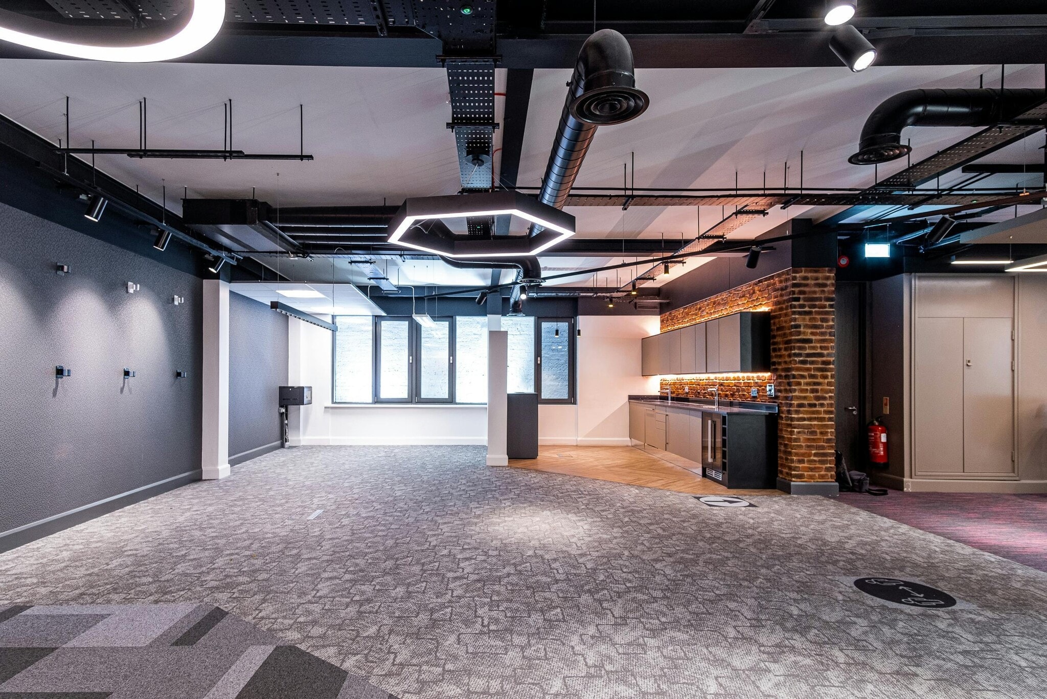 111 Charterhouse St, London for lease Primary Photo- Image 1 of 76