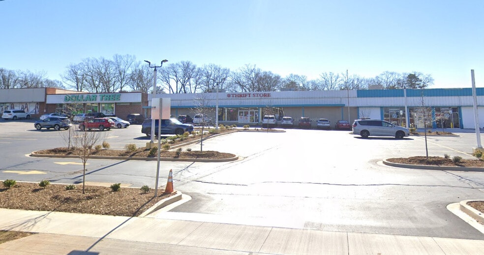2402 E North St, Greenville, SC for lease - Building Photo - Image 2 of 3