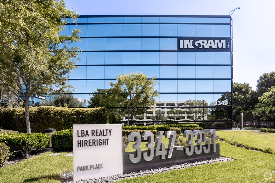 3351 Michelson Dr, Irvine, CA à louer - Photo du bâtiment - Image 3 de 15