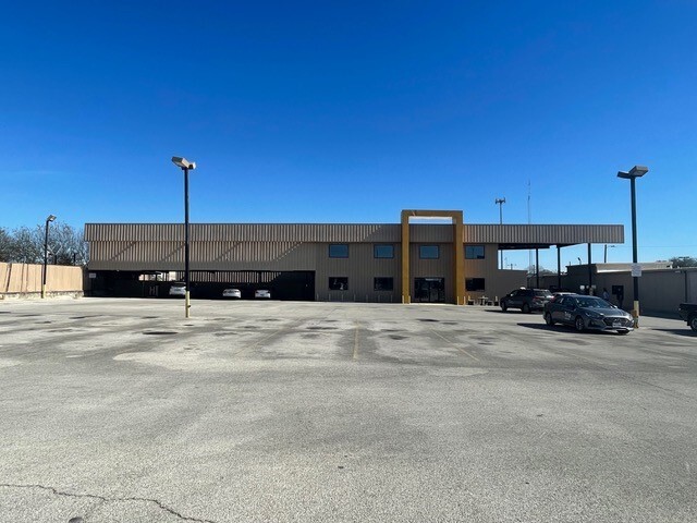 9600 N I-35, San Antonio, TX à vendre - Photo du bâtiment - Image 1 de 1