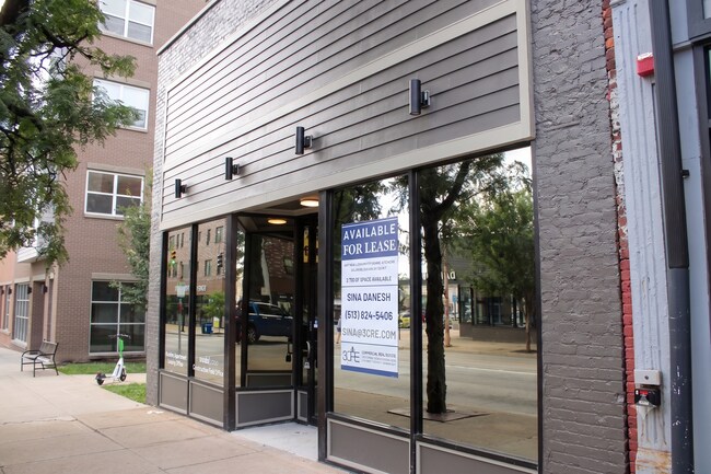 Plus de détails pour 925 E McMillan St, Cincinnati, OH - Commerce de détail à louer